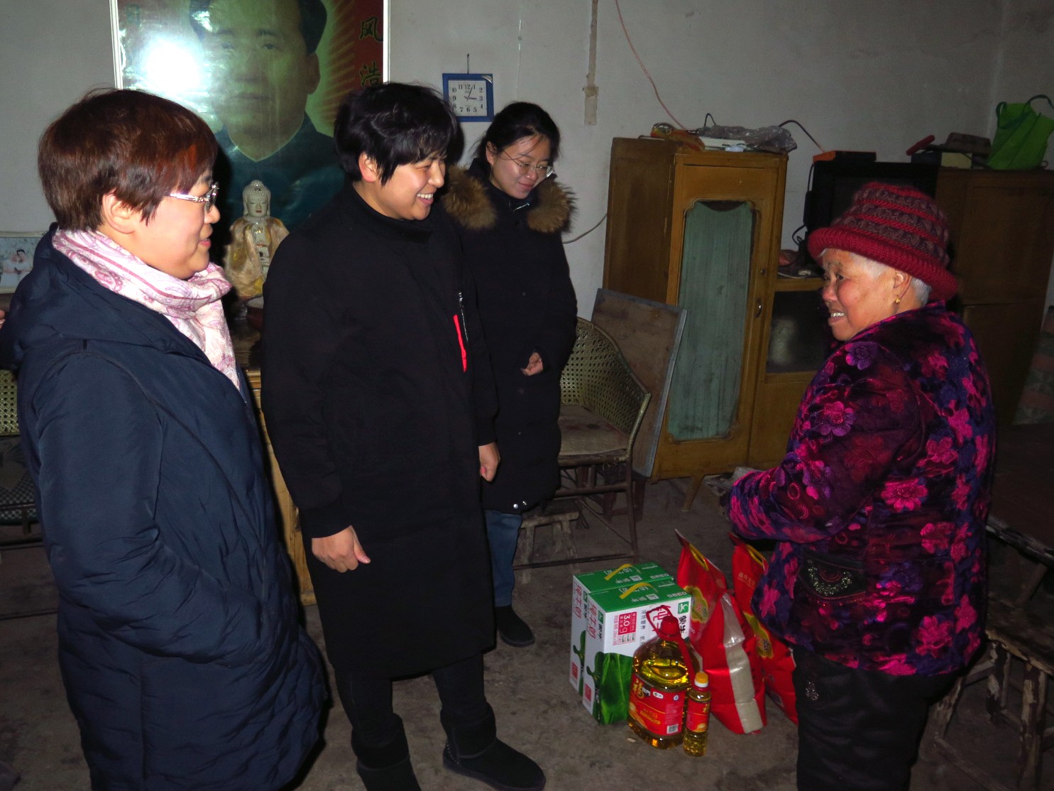 卫健委慰问帮扶仇化庄村低保户贫困党员